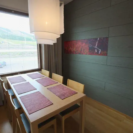 Holiday Ski Chalets 6207